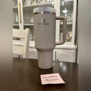 EUC Stanley 40oz Twilight Taupe